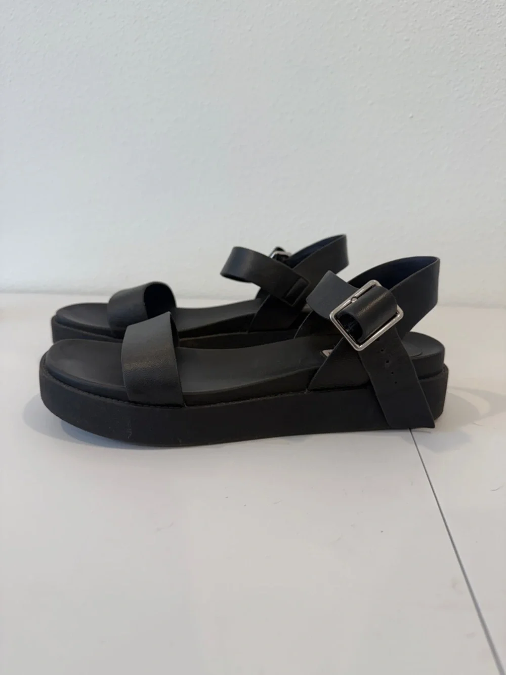Steve Madden Steve Madden Rileey Sandal Black Double-Strap - Picture 5 of 6